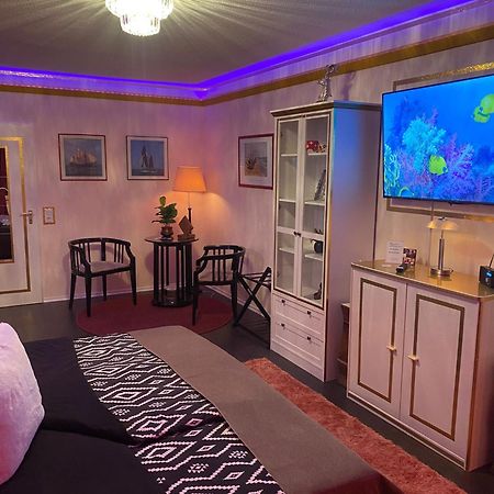 Chez-Ronny Hotel Хамбург Екстериор снимка