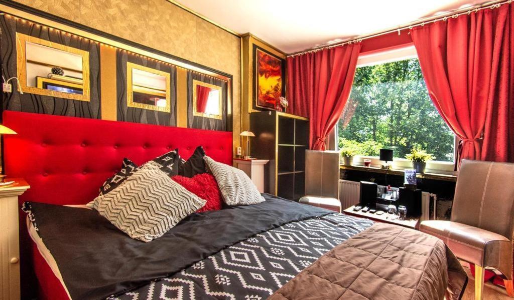 Chez-Ronny Hotel Хамбург Екстериор снимка