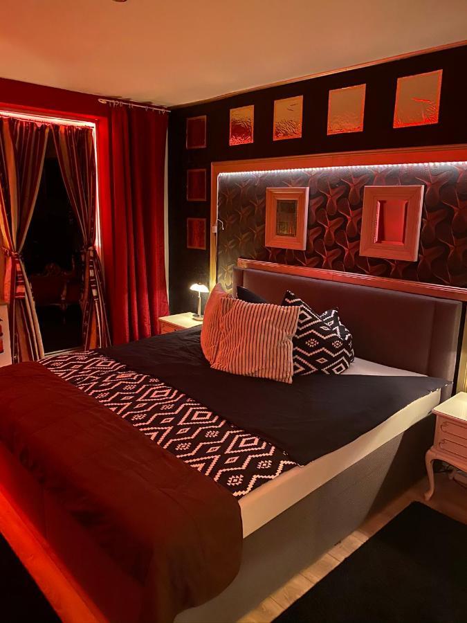 Chez-Ronny Hotel Хамбург Екстериор снимка