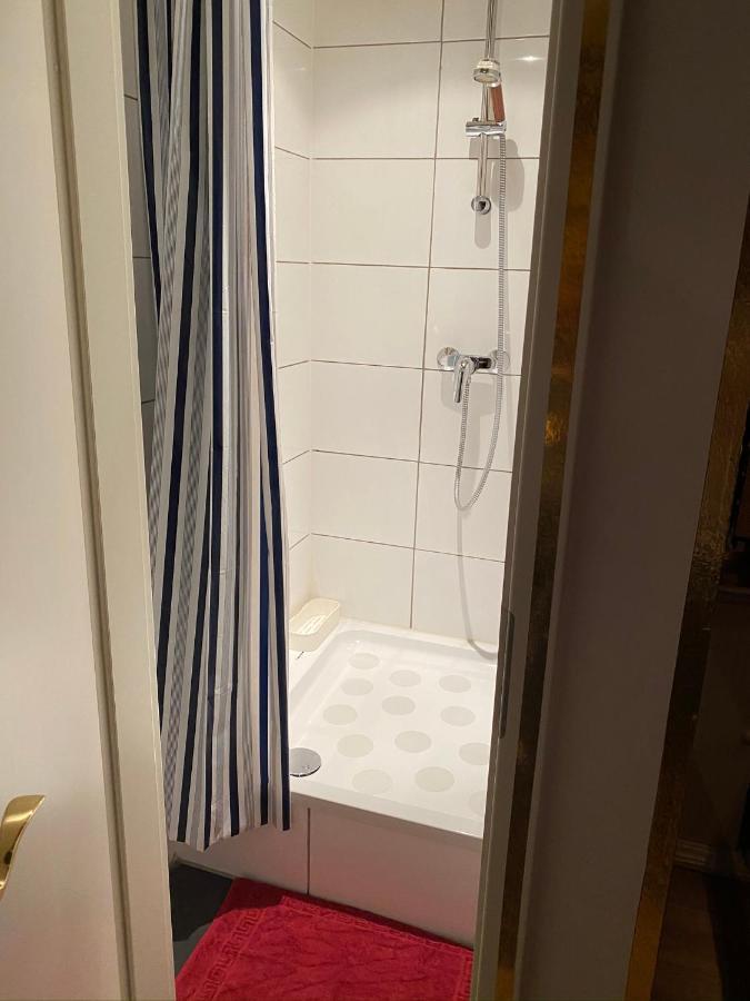 Chez-Ronny Hotel Хамбург Екстериор снимка