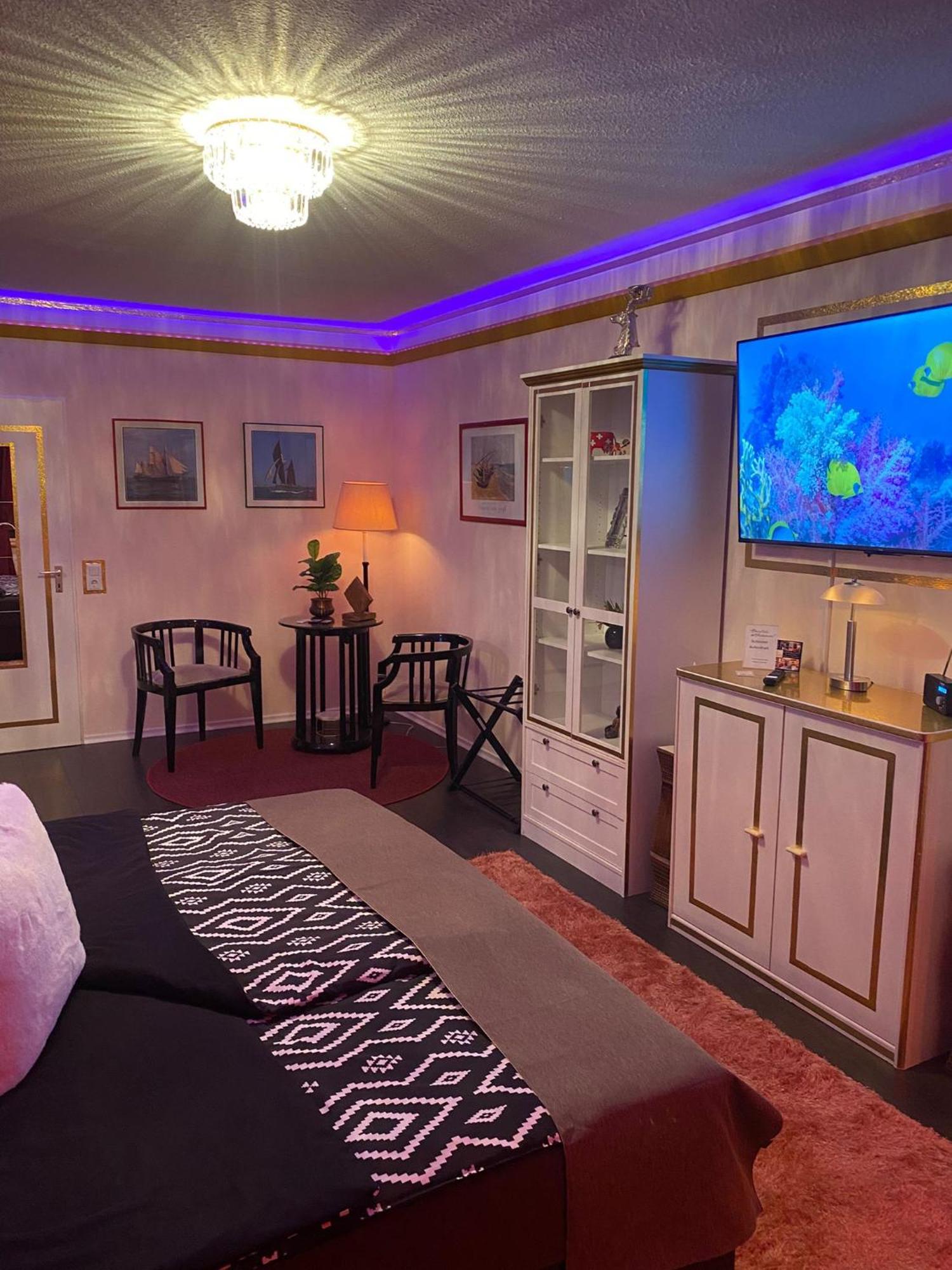 Chez-Ronny Hotel Хамбург Екстериор снимка